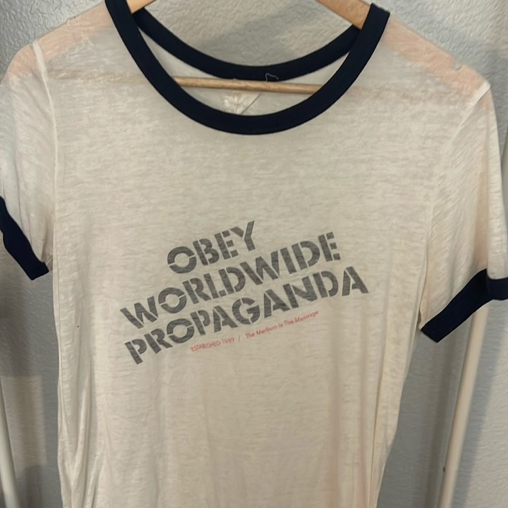 OBEY size L T-shirt